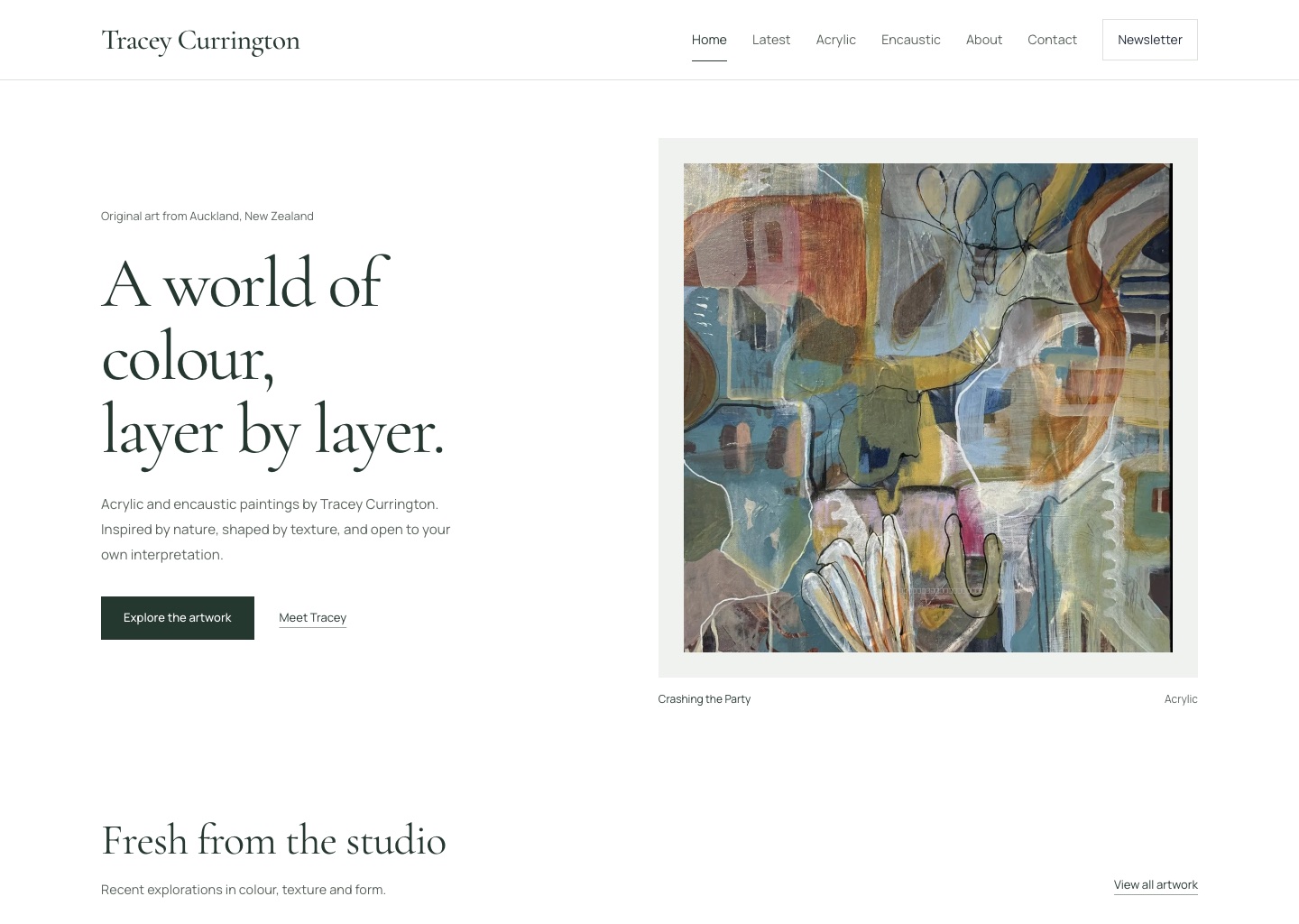 Tracey Currington’s artist website, with a colourful abstract painting and a spacious gallery layout